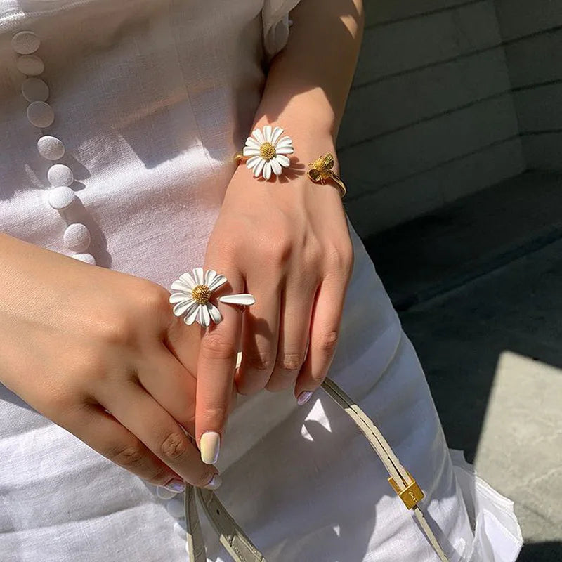 DAISY & BEE BRACELET